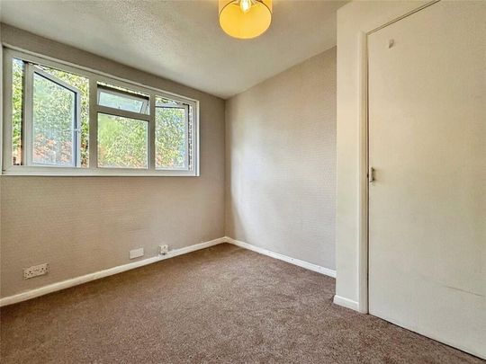 2 Bed Flat, Fulmead Road, RG30 - Photo 1