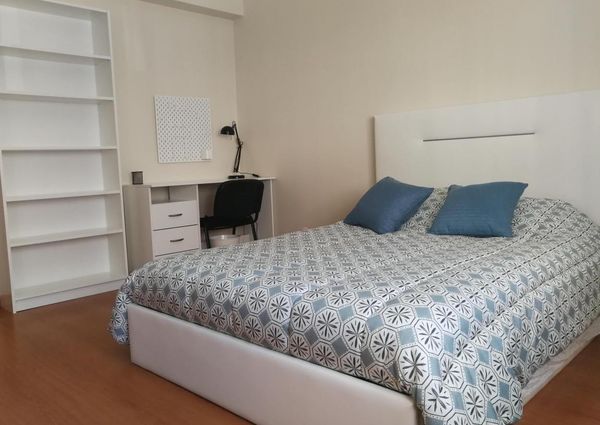 Alugo quarto Almada Caparica