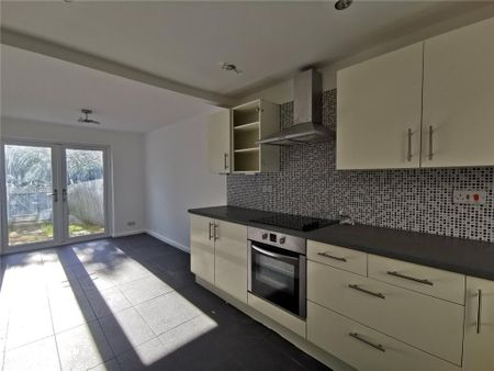 3 bedroom terraced house to rent - Photo 2