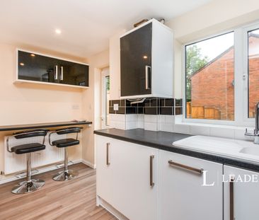 2 bedroom mid-terrace to rent Calleva close - Photo 3