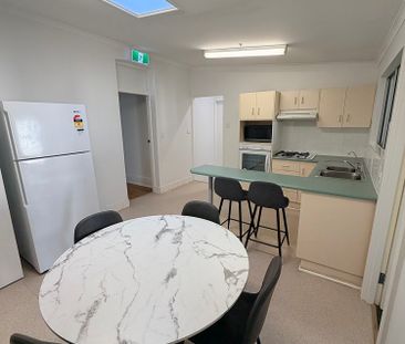 12-bedroom shared house, Hawker Street - Photo 3