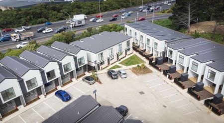 MANGERE BRIDGE, 3 BEDROOMS - Photo 3