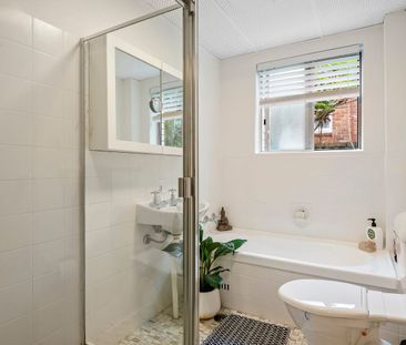 Idyllic garden apartment in prime coastal setting - Photo 5