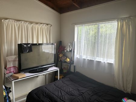 Tidy Family Home - Photo 4