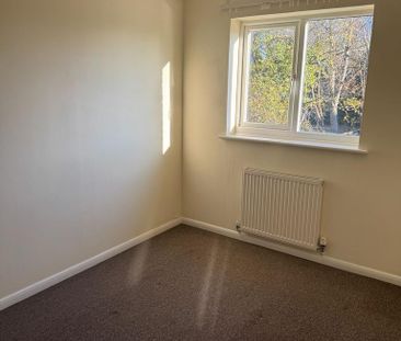 3 bedroom end of terrace house to rent - Photo 3