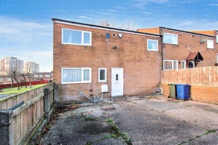 4 bed terraced house to rent in NE4 - Photo 2