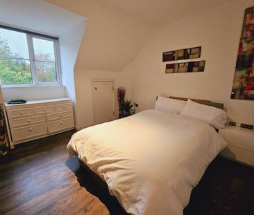 2 bedroom penthouse to rent - Photo 3