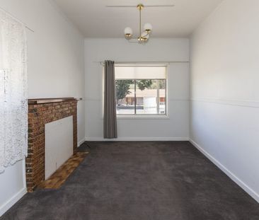 Low-Maintenance, three bedroom home - Photo 2