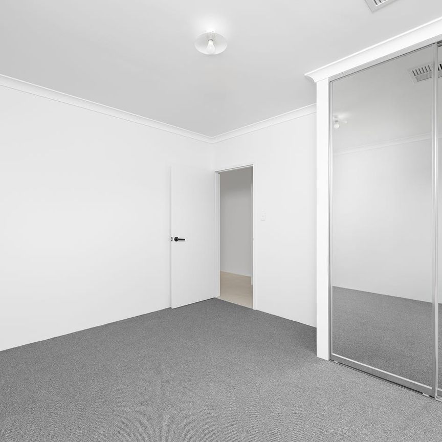 GREAT SIZE FAMILY HOME WITH THEATRE ROOM @ $775 per week - Photo 1