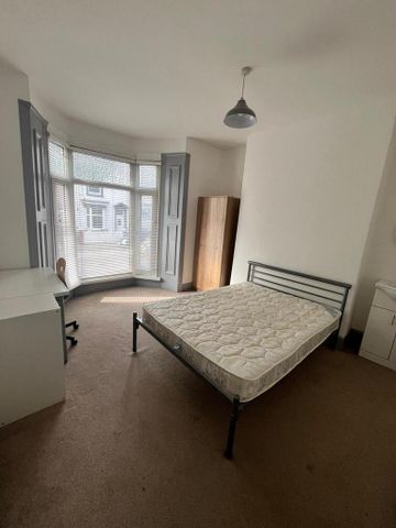 5 bedroom terraced house to rent - Photo 4