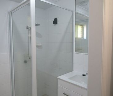 Refurbished 4 bedroom family home - Photo 4