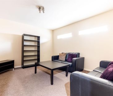 5 bed terraced house to rent in Chillingham Road, Heaton, NE6 - Photo 1