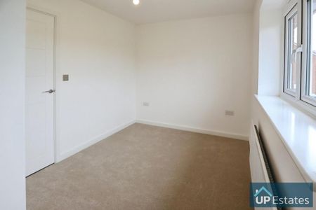 2 bedroom semi-detached house to rent - Photo 2