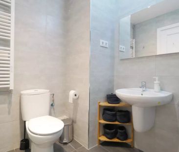 Modern room for rent in 6-bedroom apartment in Sarrià-Sant Gervasi - Photo 6
