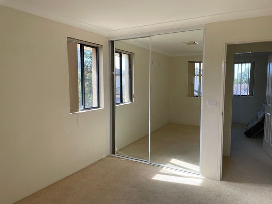 The Entrance North - Photo 1