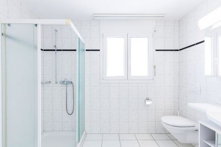 Grosszügige und moderne 2.5 Zimmer-Wohnung im 1. OG - Photo 4