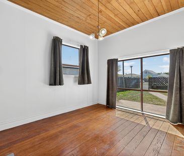 Character-Filled 4 Bedroom Home - One Block from the Beach! - Photo 2