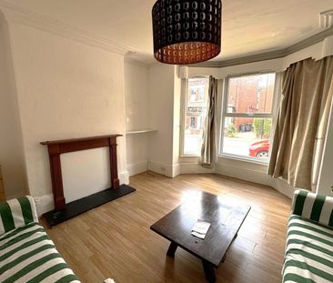 6 Bedroom Student Houses Leeds - Photo 2