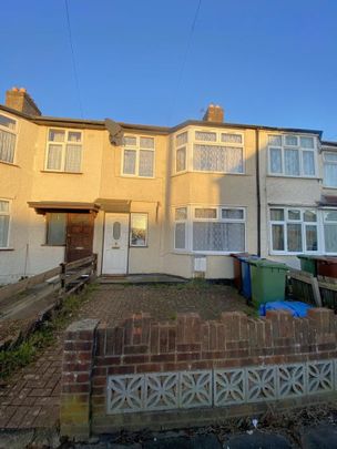 3 bedroom terraced house to rent - Photo 1