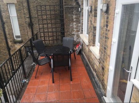 Room in a Shared Flat, Harrow Road, W9 - Photo 5