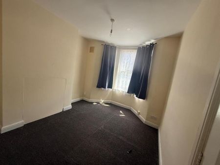 2 bedroom maisonette to rent - Photo 2