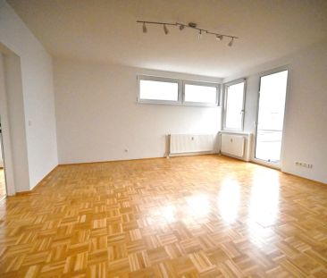 Familienfreundliche Wohnung mit Balkon, Terrasse und Parkplatz - Photo 2