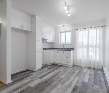 🔥 4 ½ entièrement rénové – Disponible dès maintenant ! 🔥 - Photo 2