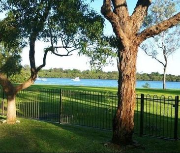 Perfect location- Don't miss out on making this home yours! - Photo 2