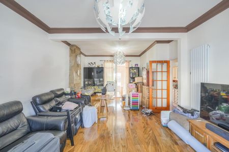 4 bedroom terraced house to rent - Photo 3