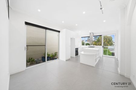 Stylishly Designed Terrace with a Large Paved Courtyard - Photo 3
