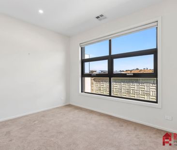 93 Sculthorpe Avenue, Whitlam ACT 2611 - House For Rent | Domain - Photo 3