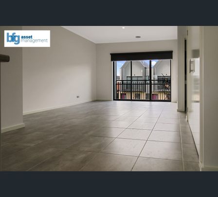 3 Ripplebrook Walk, Pakenham, Vic 3810 - Photo 1