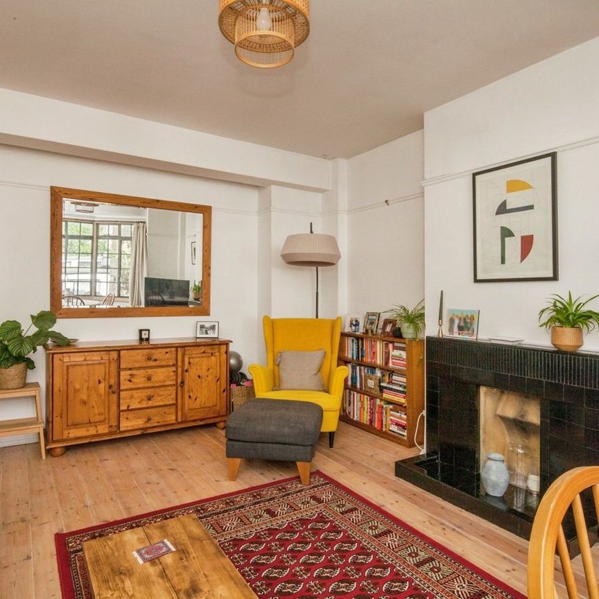 2 Bed Flat, Wavertree Court, SW2 - Photo 1