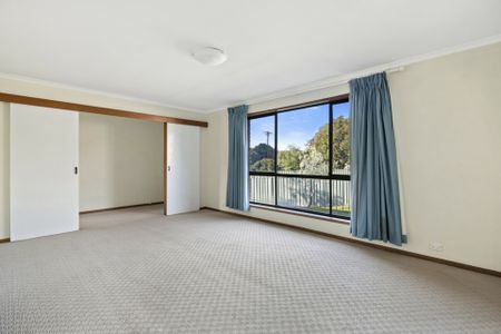 Three bedrooms and HUGE YARD! - Photo 5