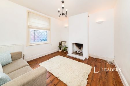 3 bedroom house to rent Stockwell Road, East Grinstead, West Sussex, RH19 - Photo 2