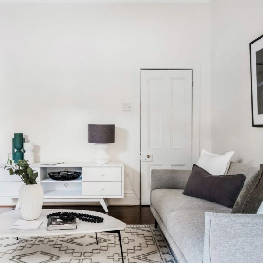 Charming Four-Bedroom Victorian Terrace with Parking - Photo 2