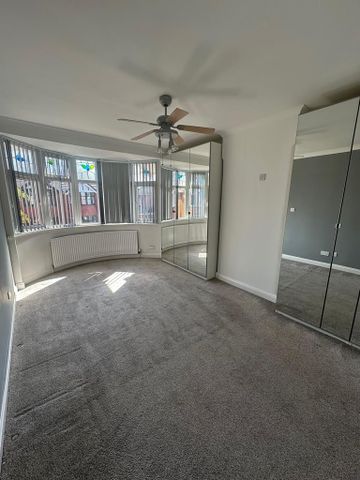 4 bedroom semi-detached house to rent - Photo 5