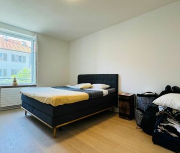 Hochwertige, neuwertige möblierte 3.5-Zi.-Wohnung im 1. OG mit Balk... - Foto 2