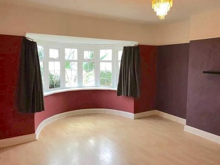 3 bedroom ground floor maisonette to rent - Photo 2