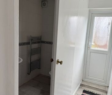 Room in a Shared House, Colegrave Road, E15 - Photo 5