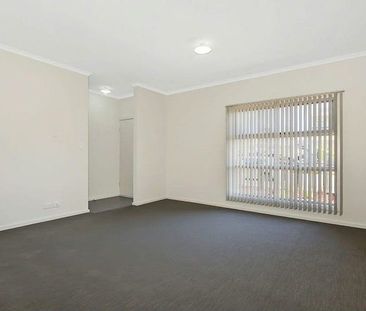 Modern 3-Bedroom Townhouse in the Heart of Largs North - Photo 1