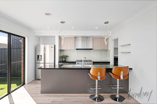 Stylish Family Home in Craigieburn's Highlands - Photo 1
