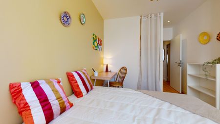 BATAILLE Roommate 3 Bedrooms at Lyon 8e - Photo 3