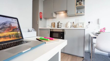 Standard Studio - Photo 3