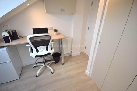 1 bedroom in a house share to rent - Photo 4