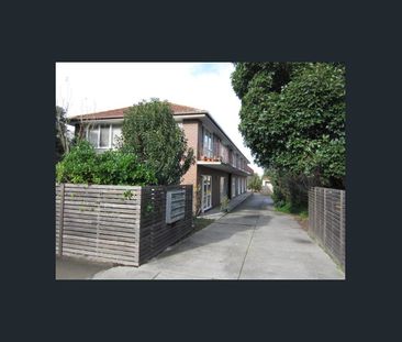 Charming One-Bedroom 1st Floor Apartment - Photo 2