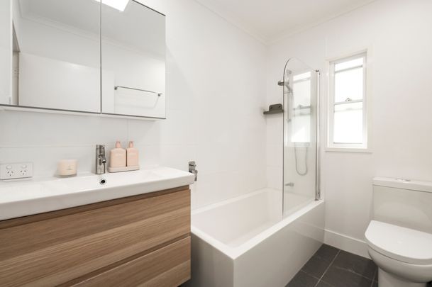 152 Singer Street, Wynnum QLD 4178 - House For Rent | Domain - Photo 1