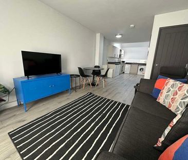 Gated Apartment // Bed // Sept, LN5 - Photo 1