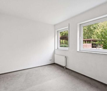 FÜR DIE GANZE FAMILIE - RENOVIERTE 6-ZIMMER-WOHNUNG MIT PARKÄHNLICH... - Foto 1