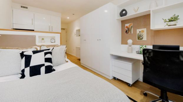 Standard Studio Gold - Dual Aspect - Photo 1